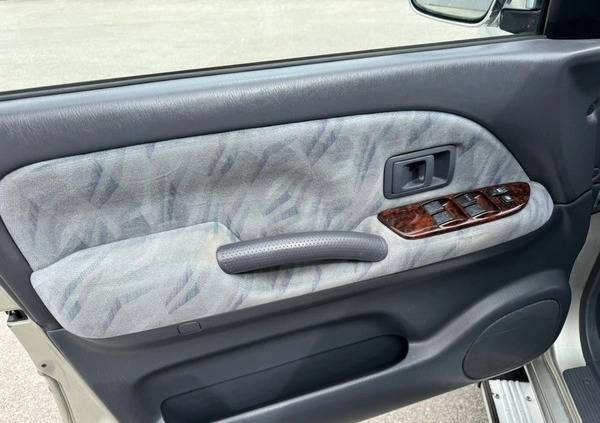 Toyota Land Cruiser cena 68500 przebieg: 205451, rok produkcji 2000 z Starachowice małe 781